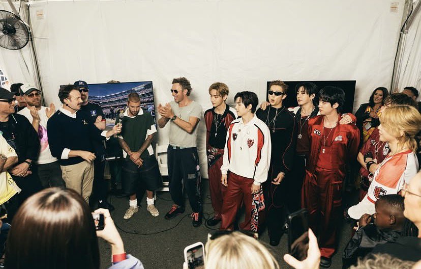 VonTidal's tweet photo. Taehyung with members, Chris Martin, and Justin Bieber https://t.co/ziZsDohmB4