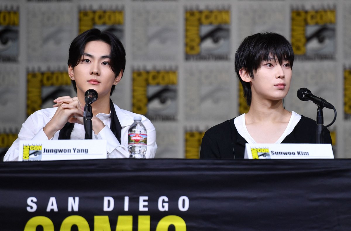 Kpop_Herald's tweet photo. .@ENHYPEN joined “Twilight” director Catherine Hardwicke and cast members Peter Facinelli and Ashley Greene at San Diego Comic-Con on July 23, discussing how they bring vampire characters to life. 🧛

#ENHYPEN #SDCC26 https://t.co/qL1JtKZYYH