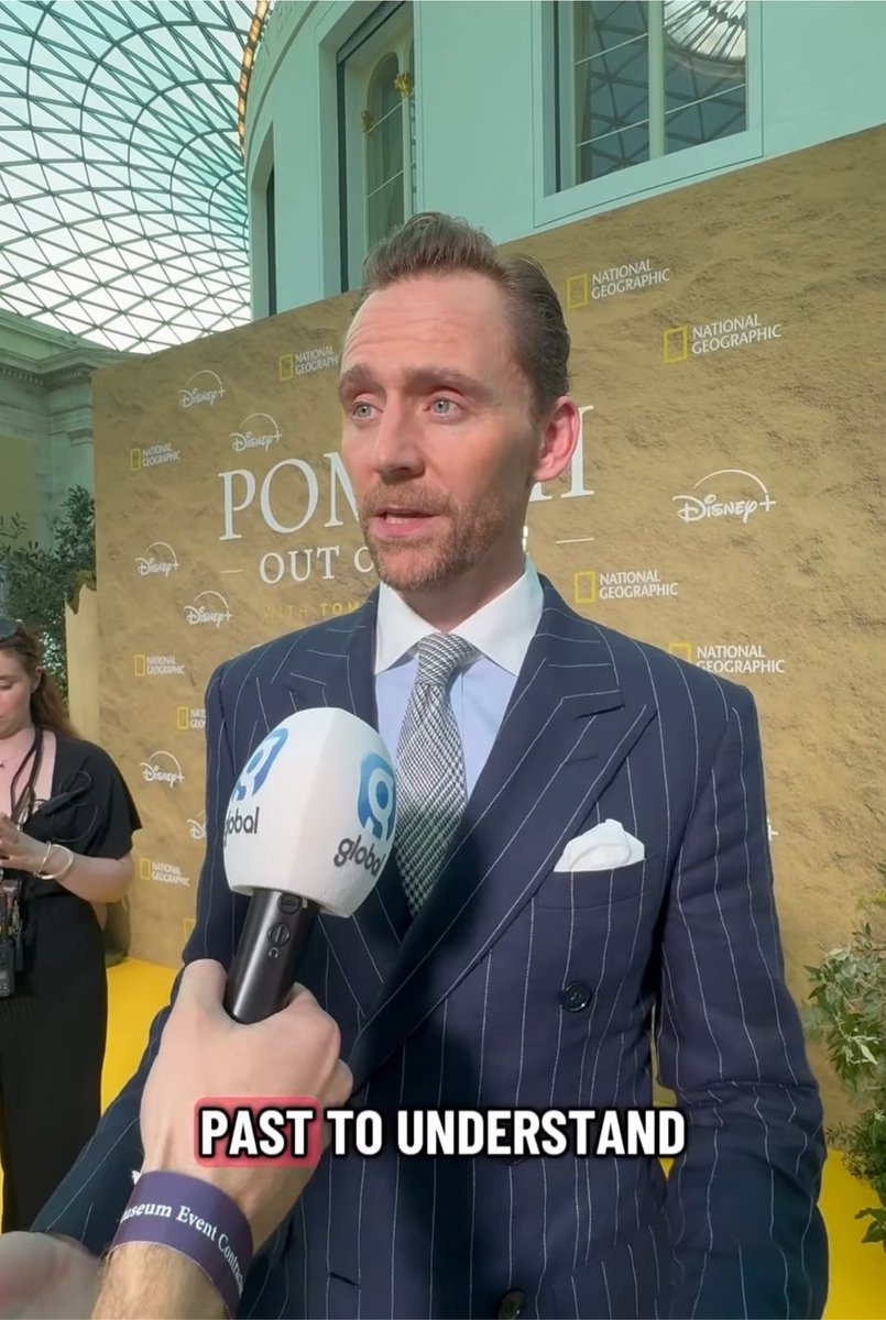 lokiseyez's tweet photo. HIS EYES OMFG🙏🏻🙏🏻🙏🏻 https://t.co/dv0Ml7tI19