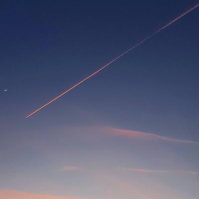 2708mu's tweet photo. AI reshapes industries with supercomputers and quantum sensors. It enhances security. Its applications expand in healthcare and finance. Staying ahead in this digital era relies on embracing such advancements. 🍬 🍬 https://t.co/E8aZd9KzFH