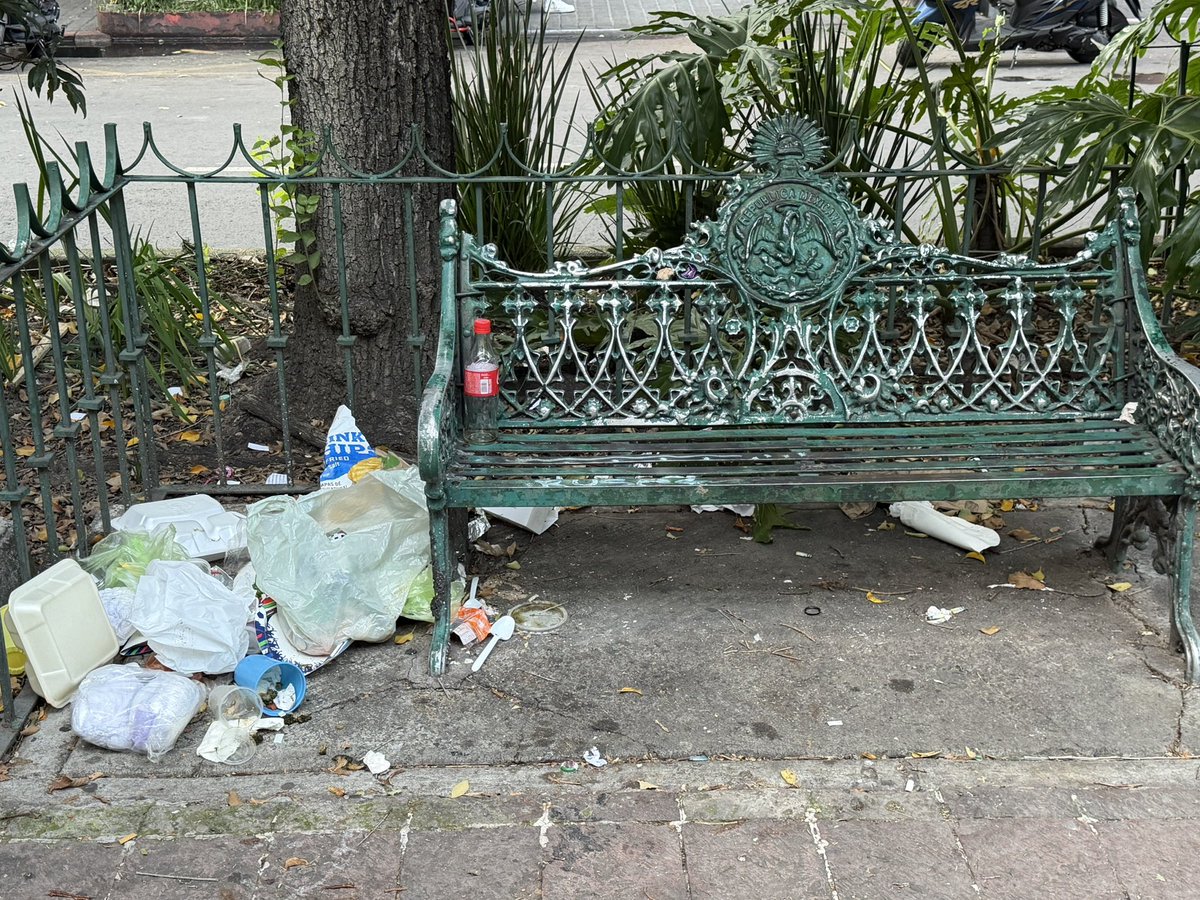 PorPolanco's tweet photo. @AlcCuauhtemocMx Hola vecinos. Ahora vivo en la Cuauhtémoc y tengo un grupo donde recogemos basura. Diario que salimos a caminar encontramos mucha basura, saben dónde se puede reportar y sumar con autoridades y demás vecinos? https://t.co/WvA0C1uw4c