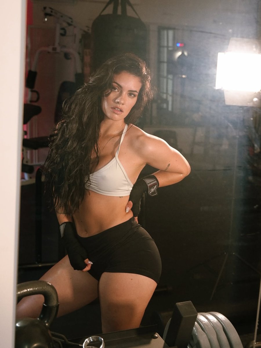 zoogrrrl's tweet photo. Yeah, I never posted these. There was a reason, but it was obviously stupid 🥊. Which one is your favorite? https://t.co/D7ozKZFJji