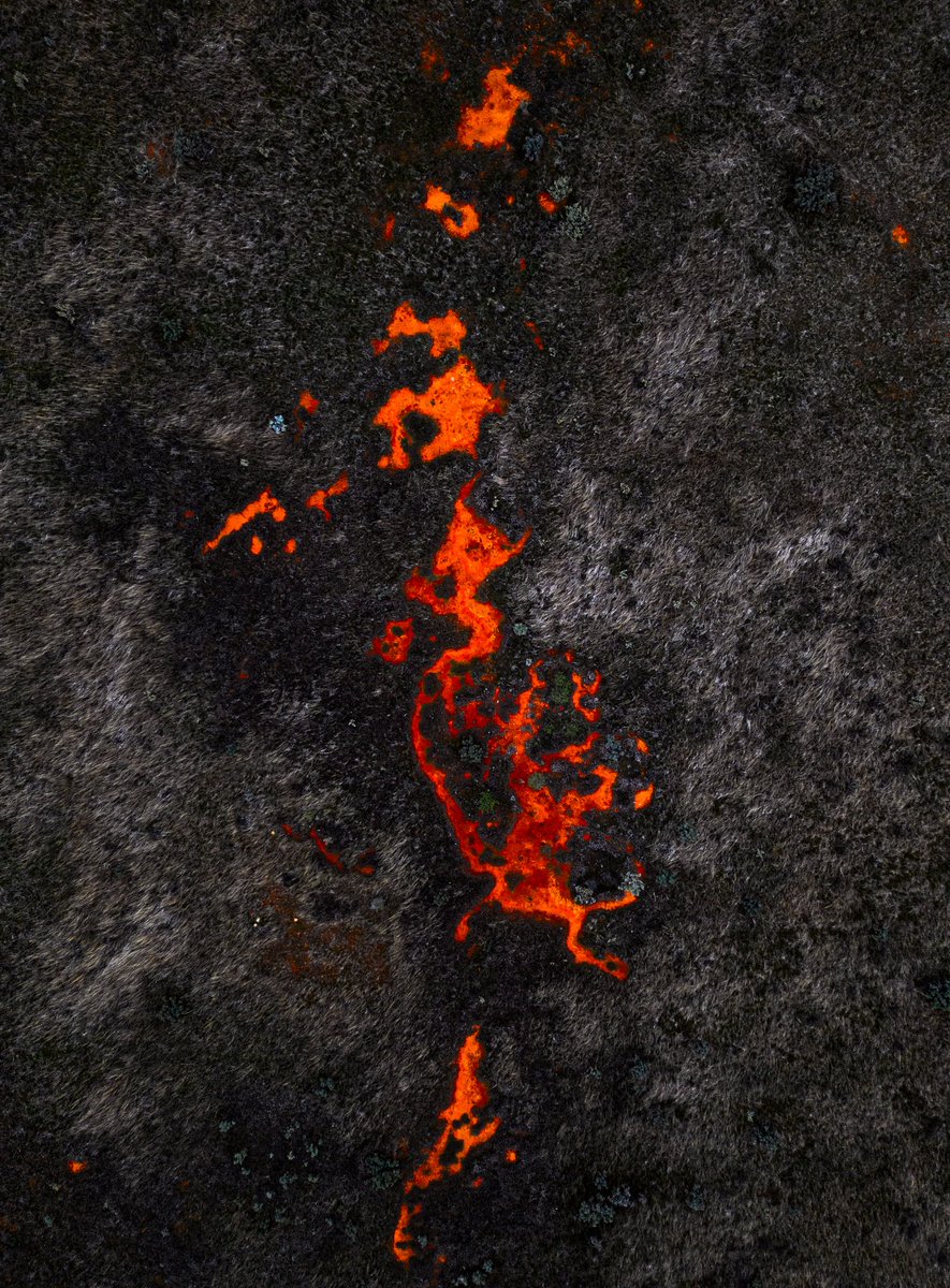 vastdepth's tweet photo. Cinder Veins

Red loam cuts through the darker outback surface in scattered lines and fragments. From above, the contrast gives the land the appearance of heat moving beneath a cooling crust. https://t.co/bKUQ5Mhnoa