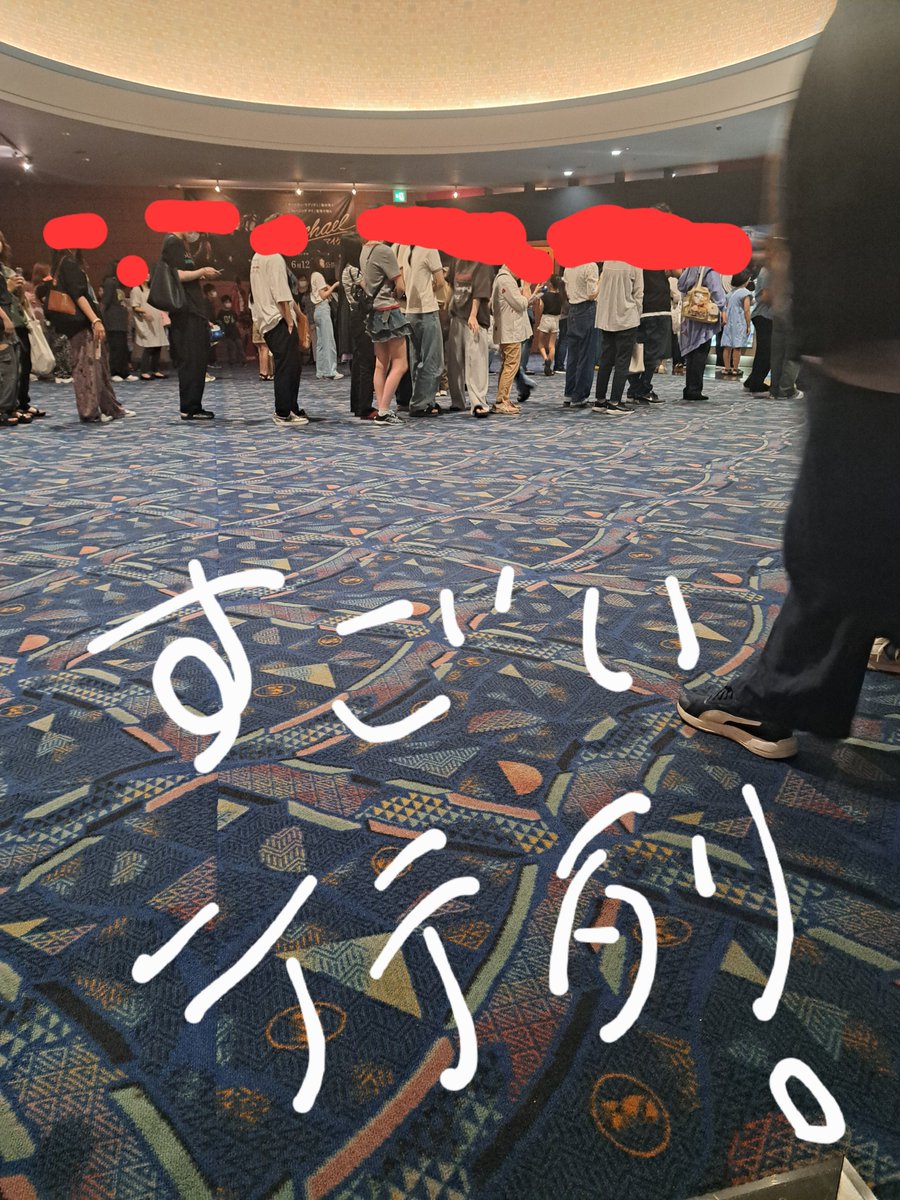 3P09204607's tweet photo. 奥さんと長女はちいかわの映画へ📽️　朝イチの時間ですがすごい列でした😅
その間次女と時間潰し。シール買ったりラジバンダリ。あ、若い人は知らんか😅
#ちいかわ
#映画ちいかわ
#ラジバンダリ
#ラジバンダリて久しぶり https://t.co/9iFFFCtnGf