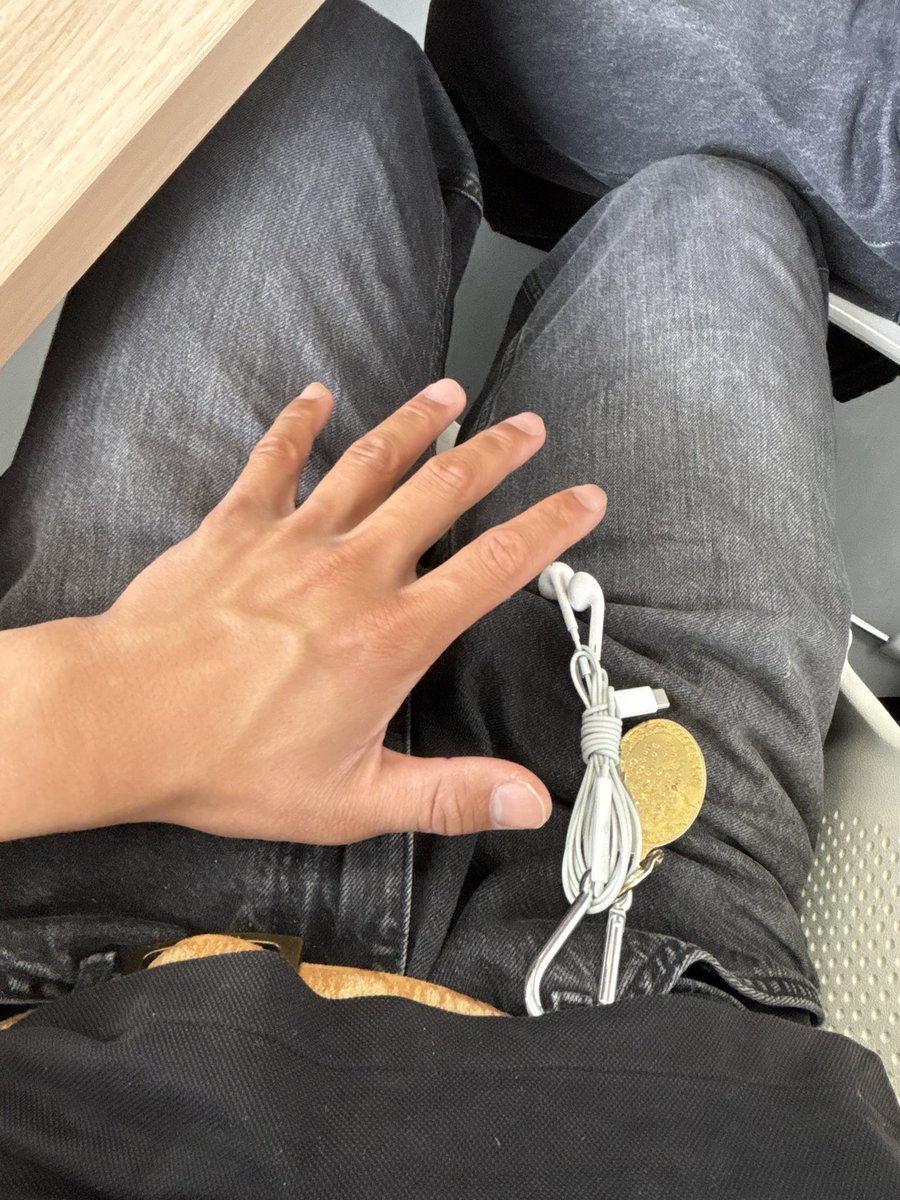weeekendjpxa's tweet photo. 手のデカさに定評あります

#裏垢男子
#裏アカ男子
#裏垢女子と繋がりたい 
#裏アカ女子と繋がりたい https://t.co/ugkTYpWXT7
