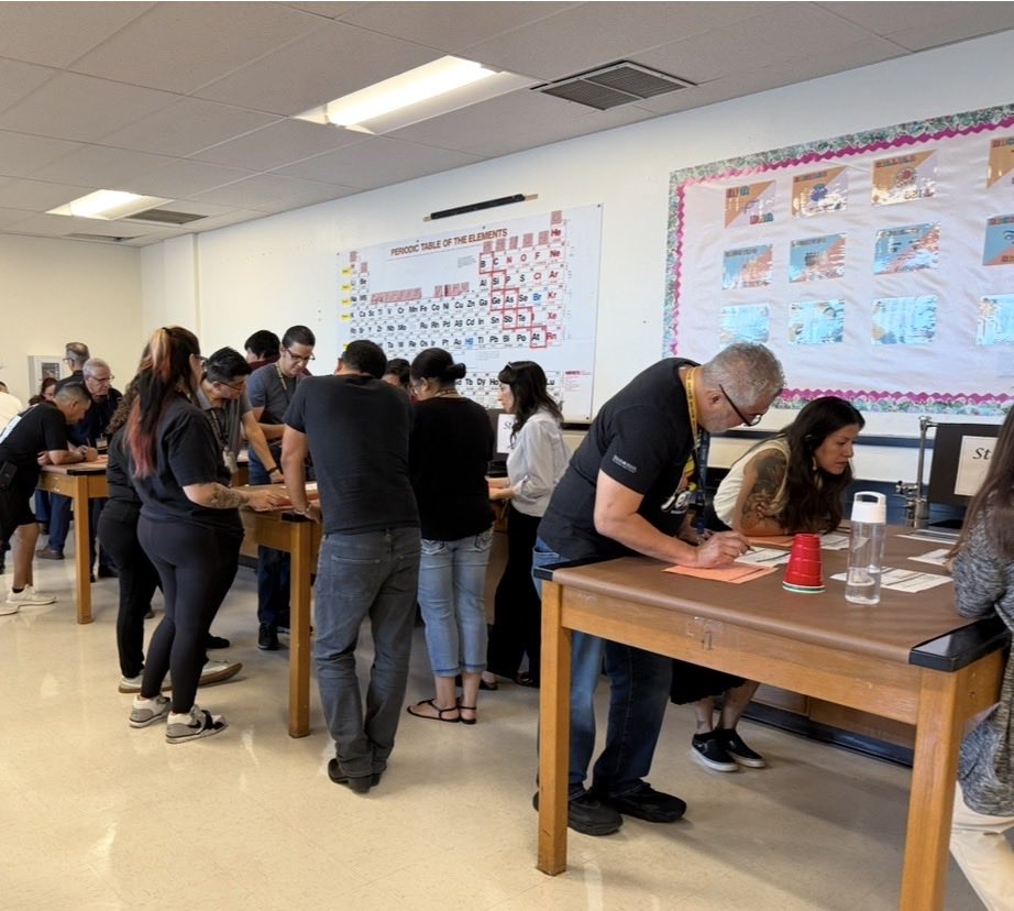 maribelruiz2015's tweet photo. Today marked the beginning of our commitment to Be Relentless, grow together, learn together, support one another, &amp; pursue excellence for every student, every day. Shoutout to the admin. &amp; office staff for all the details that made it happen. 
#BeRelentless #AustinHS_Est_1930 https://t.co/kU0dMR7XGZ