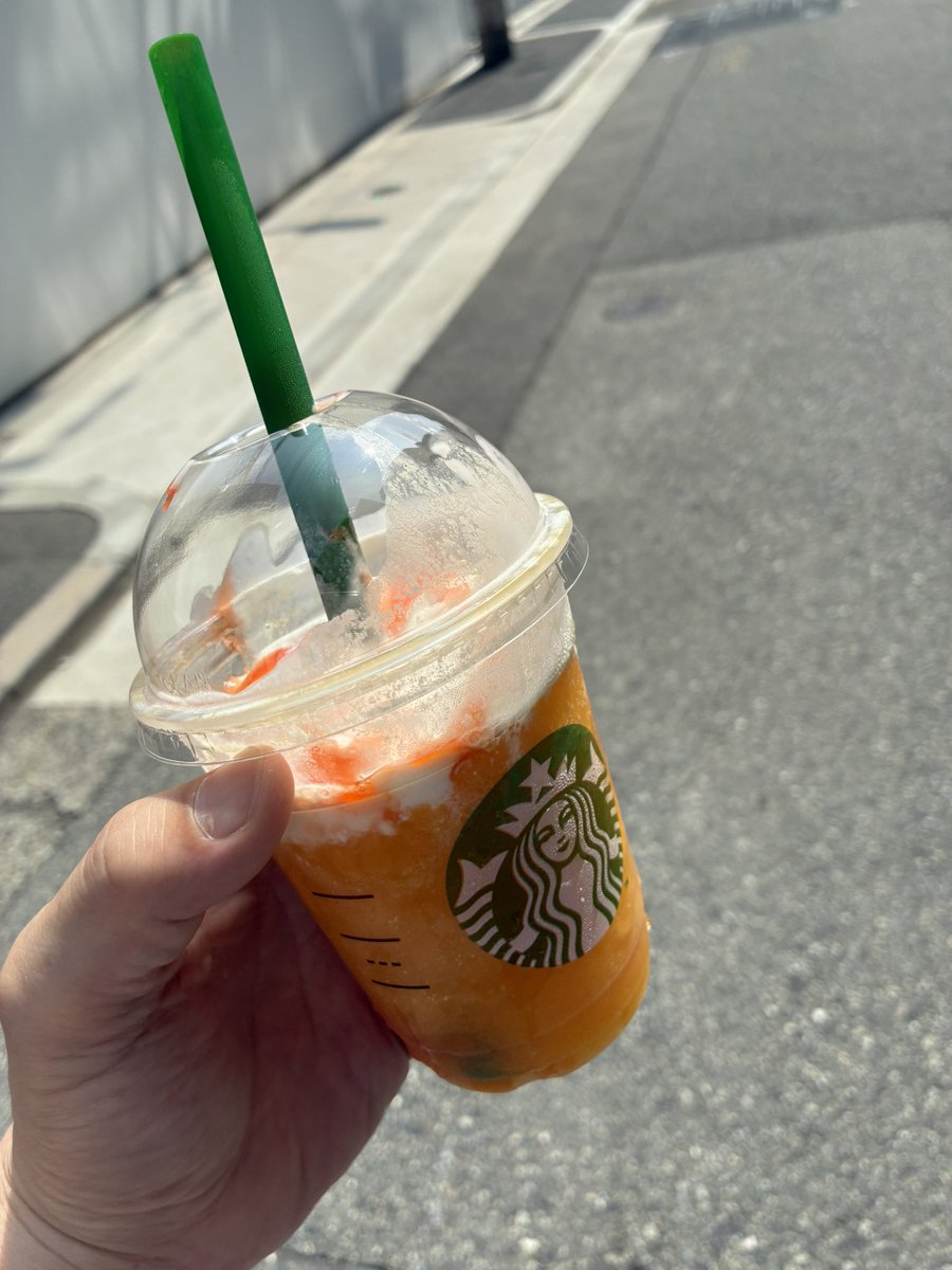 ryuuki_shi's tweet photo. 今回のフラペチーノ全然フラペチーノ感ないな、、、美味しいけども(´◡`๑) https://t.co/7BwqAwGv5s