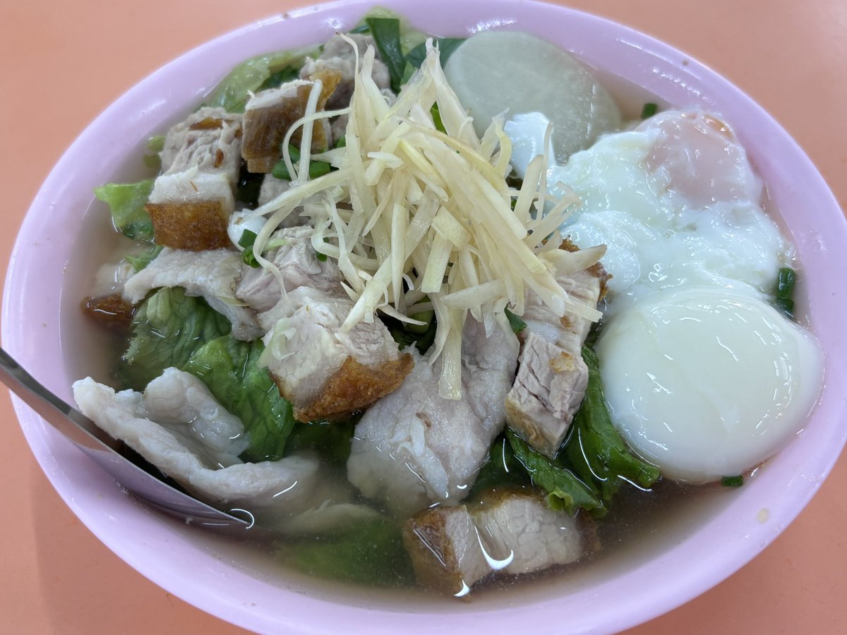 4kino's tweet photo. おやじの朝ごはん

盛り盛りスープ
90THBだったかな（450円

#今日のごはん
#タイ料理 https://t.co/QINQXus4HF