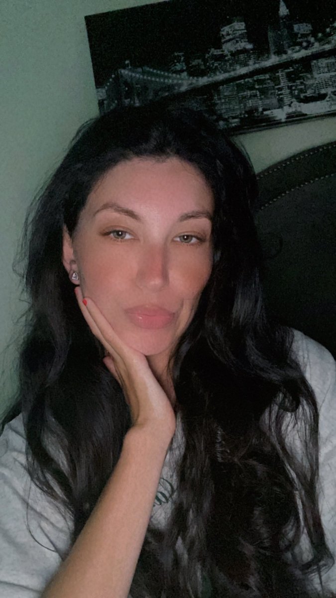 _theyluvvbrii's tweet photo. Nuh night sweet dreams https://t.co/RJCytTPN9l