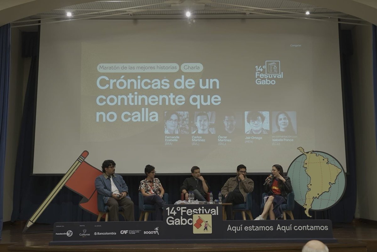 FundacionGabo's tweet photo. 📢 #Comenzamos con ‘Crónicas de un continente que no calla’, la última charla de la ‘Maratón de las mejores historias de Iberoamérica’, en el #FestivalGabo2026 

Participan los finalistas de la categoría Texto del #PremioGabo2026:

@CronistaOscar 🇸🇻
@chelefaro 🇸🇻
@ferezabella 🇧🇷
@Jair_DeLaSancha 🇲🇽

Modera:
@itsabela 🇪🇨

👉🏾Lee lo mejor de la charla en este 🧵