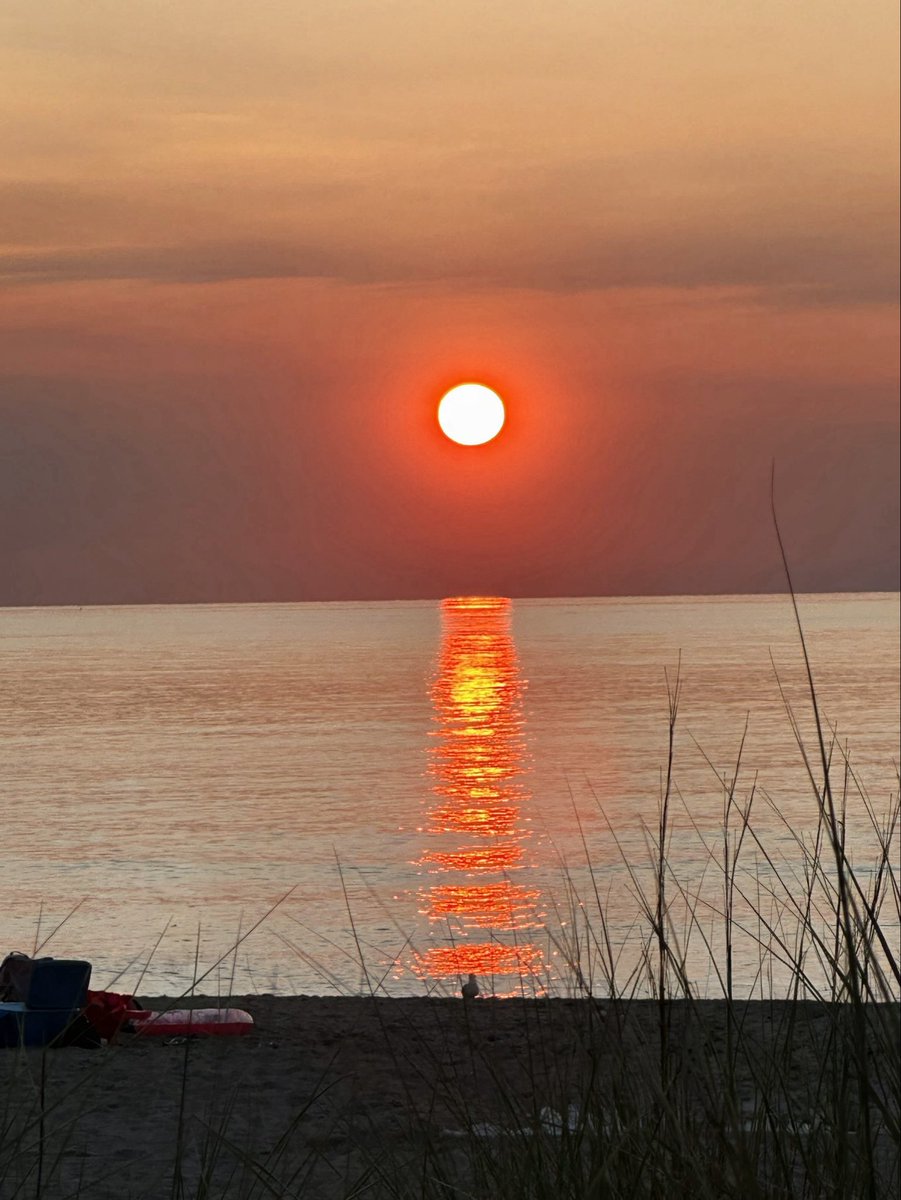 tpfmm's tweet photo. Sunset on Lake Huron from Grand Bend, Ontario @spann https://t.co/D9LZ2i8Dci