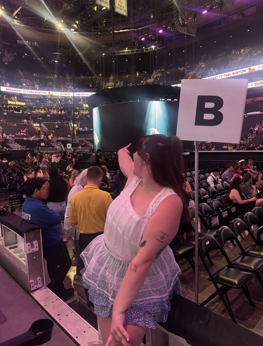 RubyBiter's tweet photo. Wow 🤩 am so happy tonight #boston https://t.co/eZ9pgldK4U