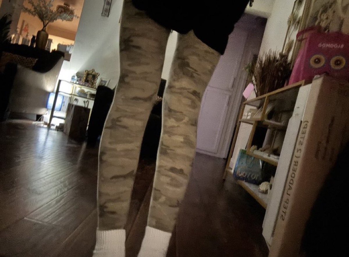 chikokitti's tweet photo. i love the is picture of my legs sm https://t.co/FRiNbJWfM9