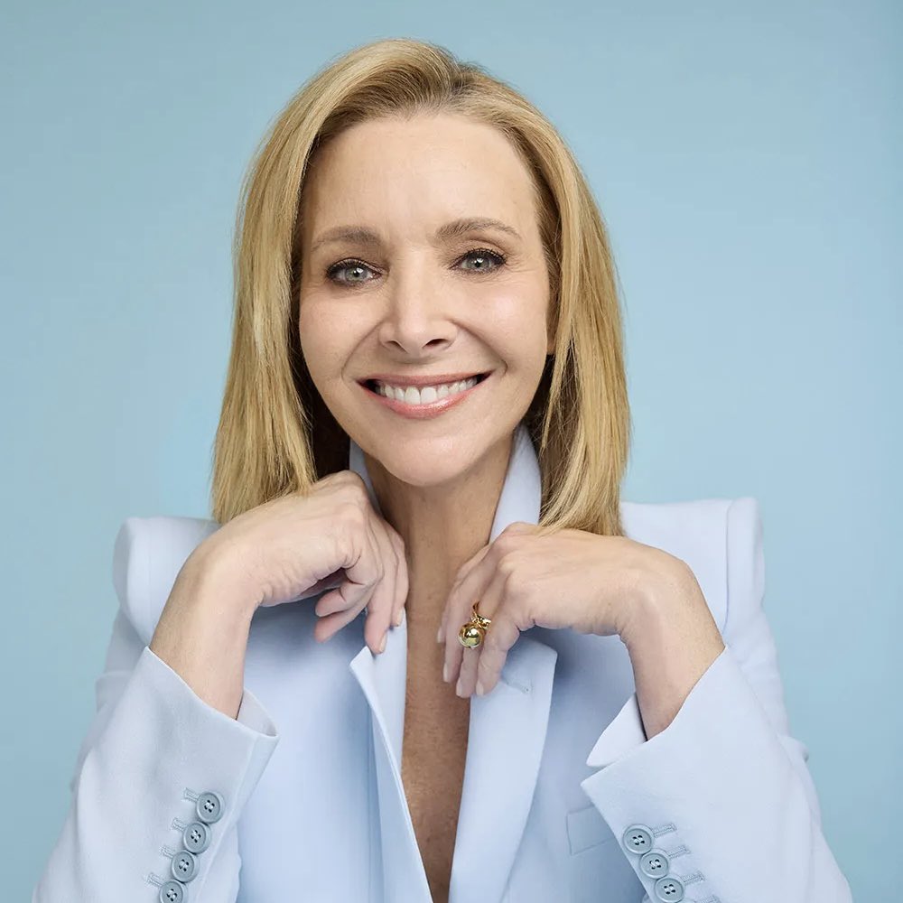 PopCrave's tweet photo. Lisa Kudrow will be honored with a star on the Hollywood Walk of Fame. https://t.co/gZAyrkRH9B
