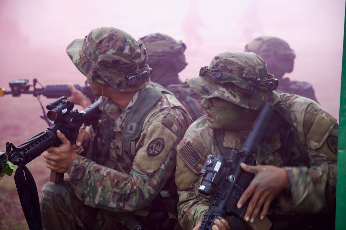USPACOM's tweet photo. Side by side 🤝

U.S. Soldiers assigned to the Guam Army National Guard and Oklahoma Army National Guard execute force-on-force tactical engagement training alongside the Malaysian Army’s 5th Infantry Division during Exercise Keris Strike 26.

📍 Malaysia 
📸 Staff Sgt. Leia Tascarini

#USPACOM #USArmy #KerisStrike26 #FriendsPartnersAllies