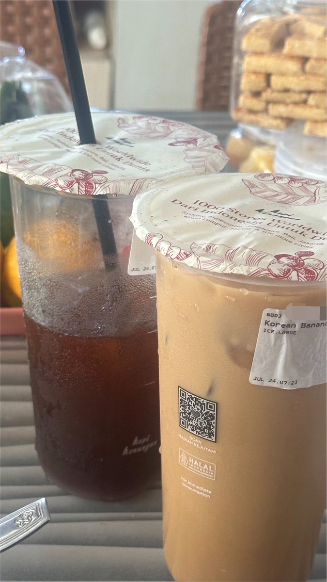 l_h4echan's tweet photo. ga dapet cup sleeves ya😞 https://t.co/RoQ4sKWdVa