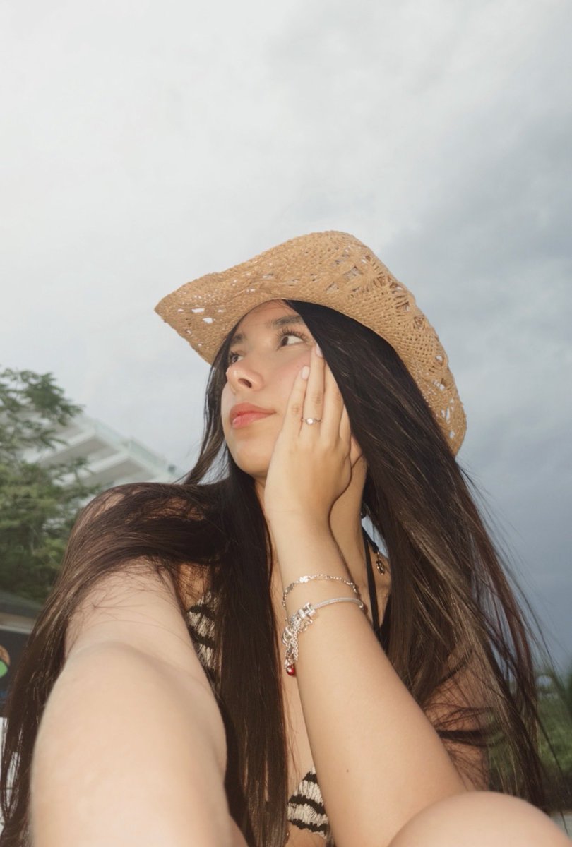 sertralinneee's tweet photo. Sunkissed https://t.co/Z1ysuocWvp