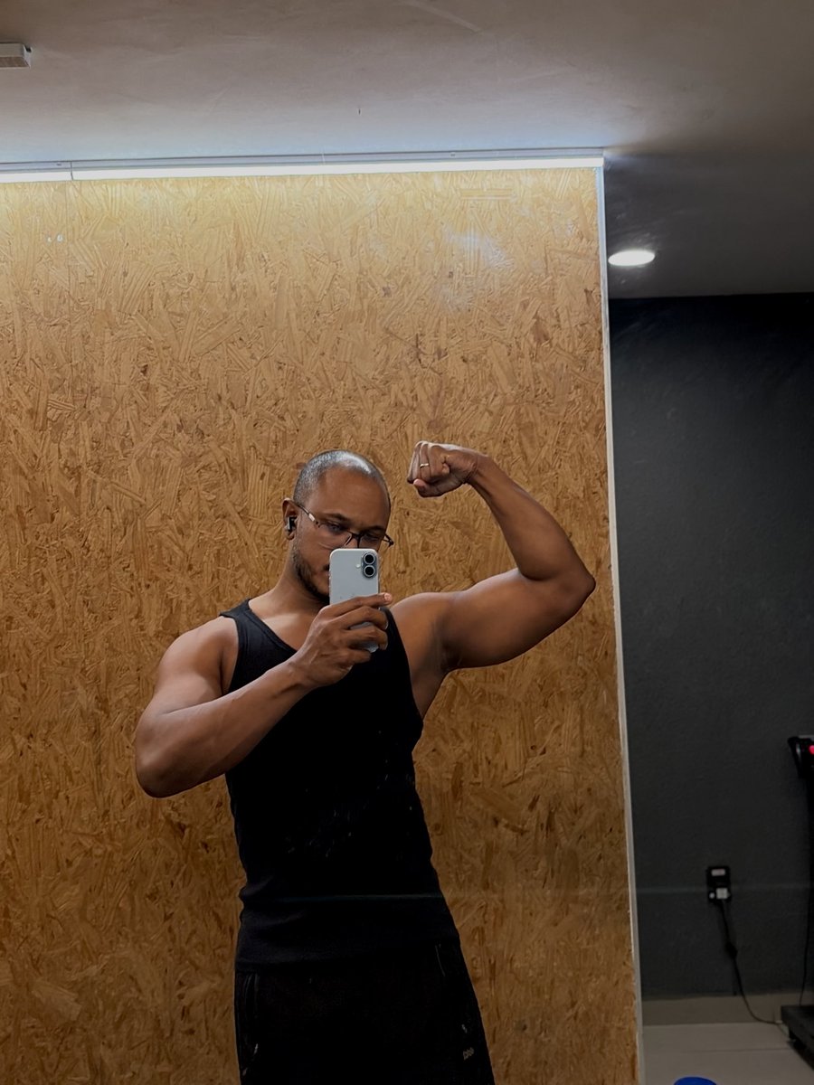 dreolivv's tweet photo. Treino all black https://t.co/I4wqF6ecxc
