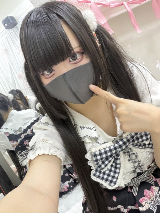なな tweet media