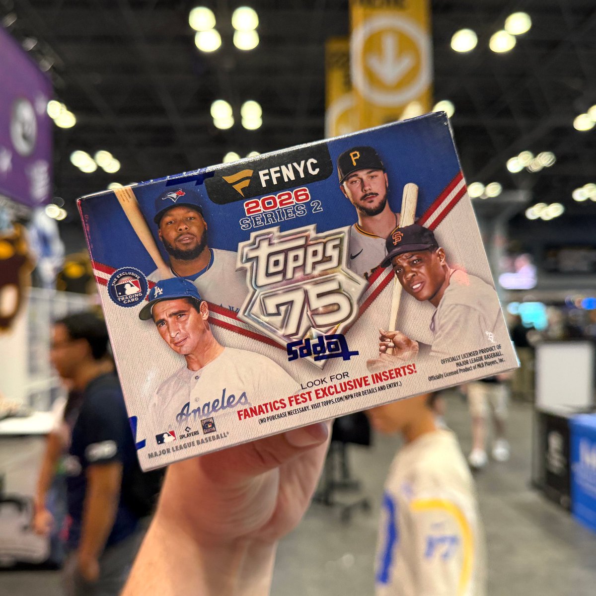 CheneeElle's tweet photo. GIVEAWAY
We're giving away a FANATICS FEST EXCUSIVE
Topps Series 2 Baseball FFNYC Blaster Box!
To enter:
1) REPOST, LIKE, &amp; FOLLOW @SCCTradingCards
One winner will be selected on Monday, July 26.Must be following to win!
FFNYC https://t.co/UhH7Wf0RPm