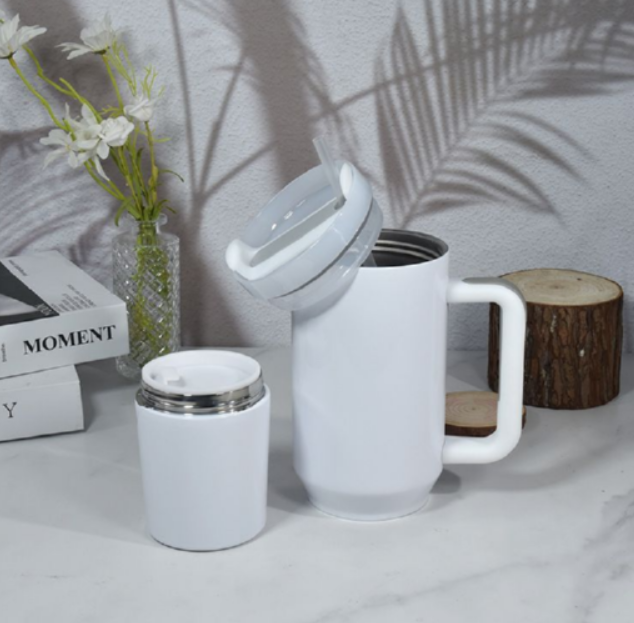 SuntekPrint_11's tweet photo. Two drinks. One cup. 40oz double‑wall stainless steel – split design keeps hot and cold separate.
#40oztumbler #splitcup #2in1 #tumbler #sublimationblanks #customdrinkware https://t.co/xmx3mQh0ab