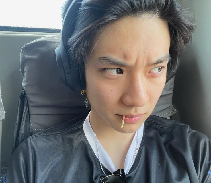 edwardsizin's tweet photo. @yihyunizin Aku sih udah dipap sama si imut https://t.co/AWOyoWfamX