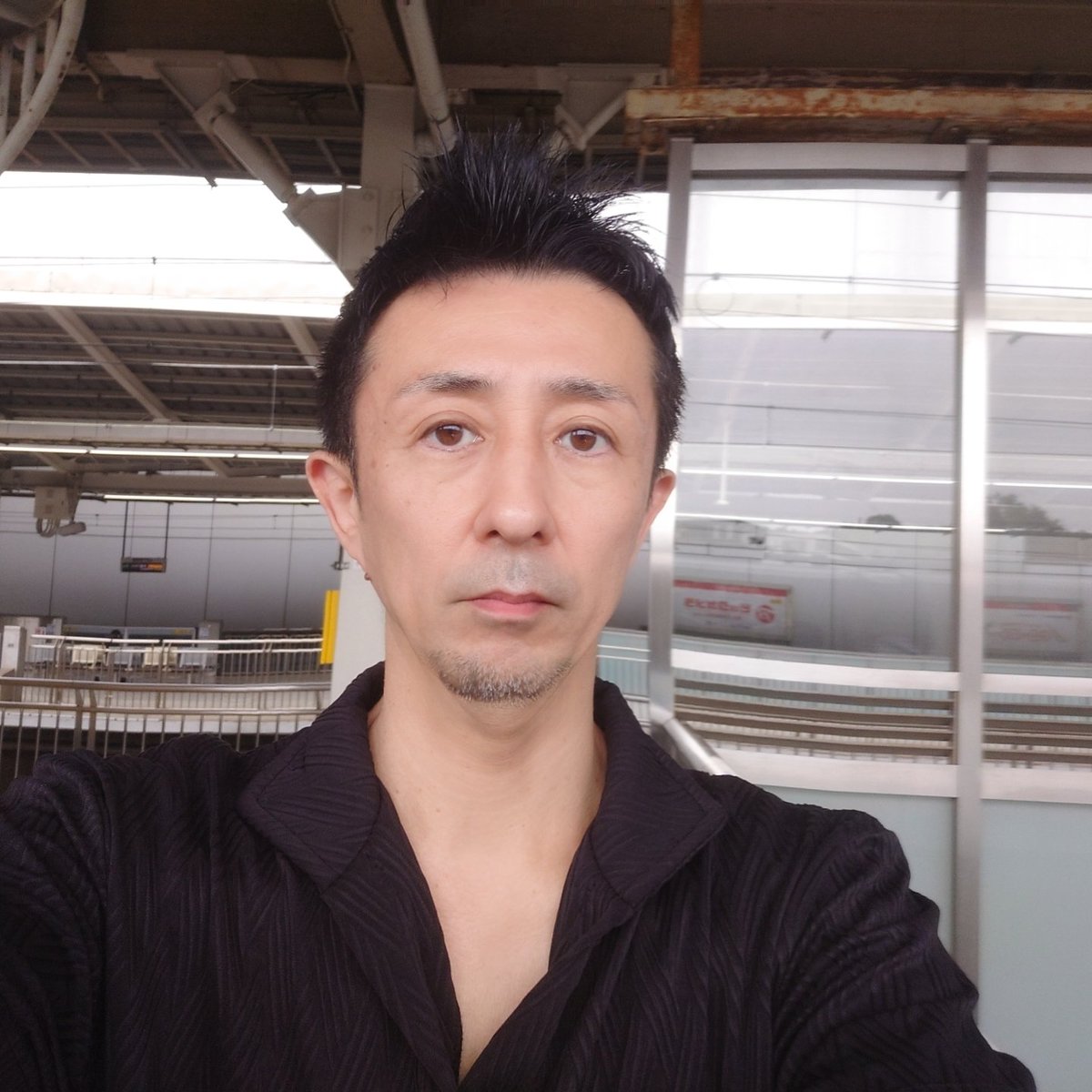kyushugen's tweet photo. 7/26Liveのため福岡へ移動中🚅
今回も富士山見えず、、🗻
※最近ついとらんね、、、😢
やおいかん、、😢
※代わりに富士川😄
あと今日17時から
「九州源一生青春ラジオ」
DreamsFMでありますので此方も是非!
#九州源 #富士山 #久留米 #ラジオ #dreamsFM #富士川 #riseup #ライブ https://t.co/TAM9cDr4nr