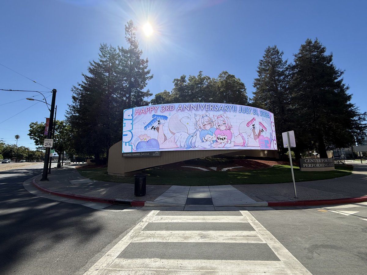 wgeneral_eric's tweet photo. The second #FUWAMOCO anniversary design is now live!! It turned out so beautiful in person 🥹🐾🩵🩷
Two artworks are now running in rotation across the Hilton and Hyatt. Please check them out during #OffkaiGen5!
BAU BAUー!! #3rdBAUversary #holocheer #FWMC3rd https://t.co/PNQmMV2zJ6