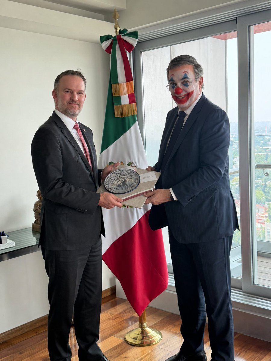 CritiBienMX's tweet photo. @SE_mx ¿Es Enserio? ¿Festejan un T-MEC con aranceles? 
Marcelo Ebrard ya se convirtió en un chiste mal contado, sigan de arrastrados a Estados Unidos y les dará una patada

#Economía 
#TMEC 
#México https://t.co/GS8r8a9fMS