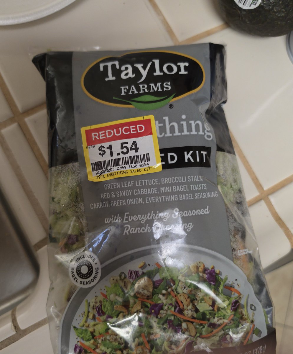 lComedianl's tweet photo. Mom loves salad and said she found a bag on sale…. https://t.co/HGUor5Uz1B