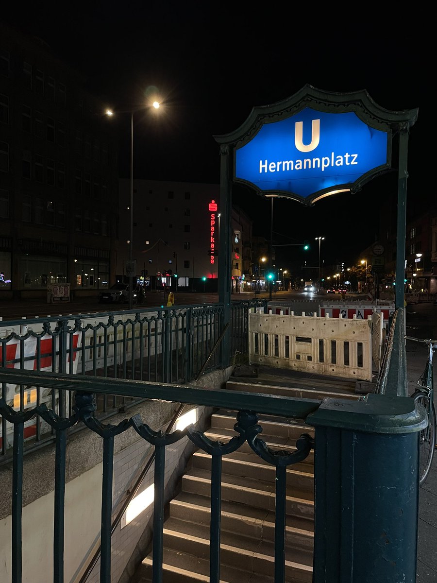 twiss's tweet photo. I will be spending the weekend in Berlin. https://t.co/zqjqumSRFM