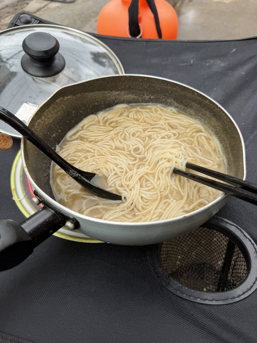 pog3s3's tweet photo. 朝ごはんは煮麺
瀬戸内海の煮干しと3種類の塩で味付けw
汗かく前に少し腹ごしらえw https://t.co/xkxdG0B2x1