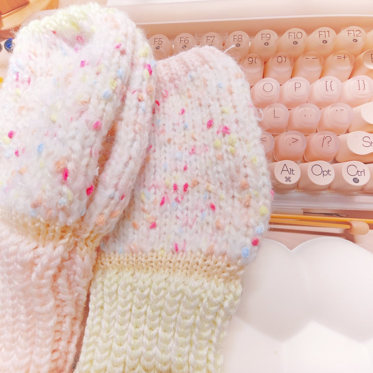 SilentSpoon00's tweet photo. (/ω･＼)ﾁﾗｯ
ブルバにしてみたけれど

音痴なので｢そ、それで…？」状態　爆
また冬に向けてこどもの手編みの指だしグローブつくろうかな https://t.co/bqrU8W3XdW