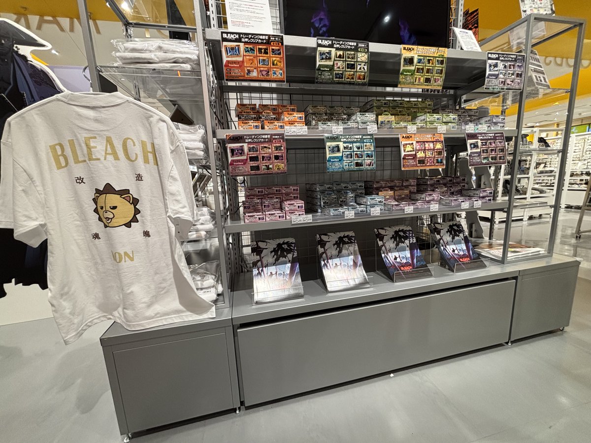bleach_plaza's tweet photo. ◤ー新宿三丁目ロフト会場OPENー◢  

新宿三丁目ロフト会場が本日よりスタート！ 

新商品をはじめ PLAZA限定のアイテムやTVアニメ『BLEACH 千年血戦篇』商品を多数販売いたします！ 

 ノベルティのプレゼントやフォトスポットなどもご用意しておりま��！  是非ご来店ください！ 

 ■会期： 2026年7月24日（金）〜8月23日（日）
午前11:00～午後8:00
※最終日は午後5時閉場 

■会場：新宿マルイ本館3階＝新宿三丁目ロフト 
ロフトマーケット

#BLEACH 
#BLEACH_anime 
#BLEACH千年血戦篇PLAZA 
#新宿三丁目ロフト