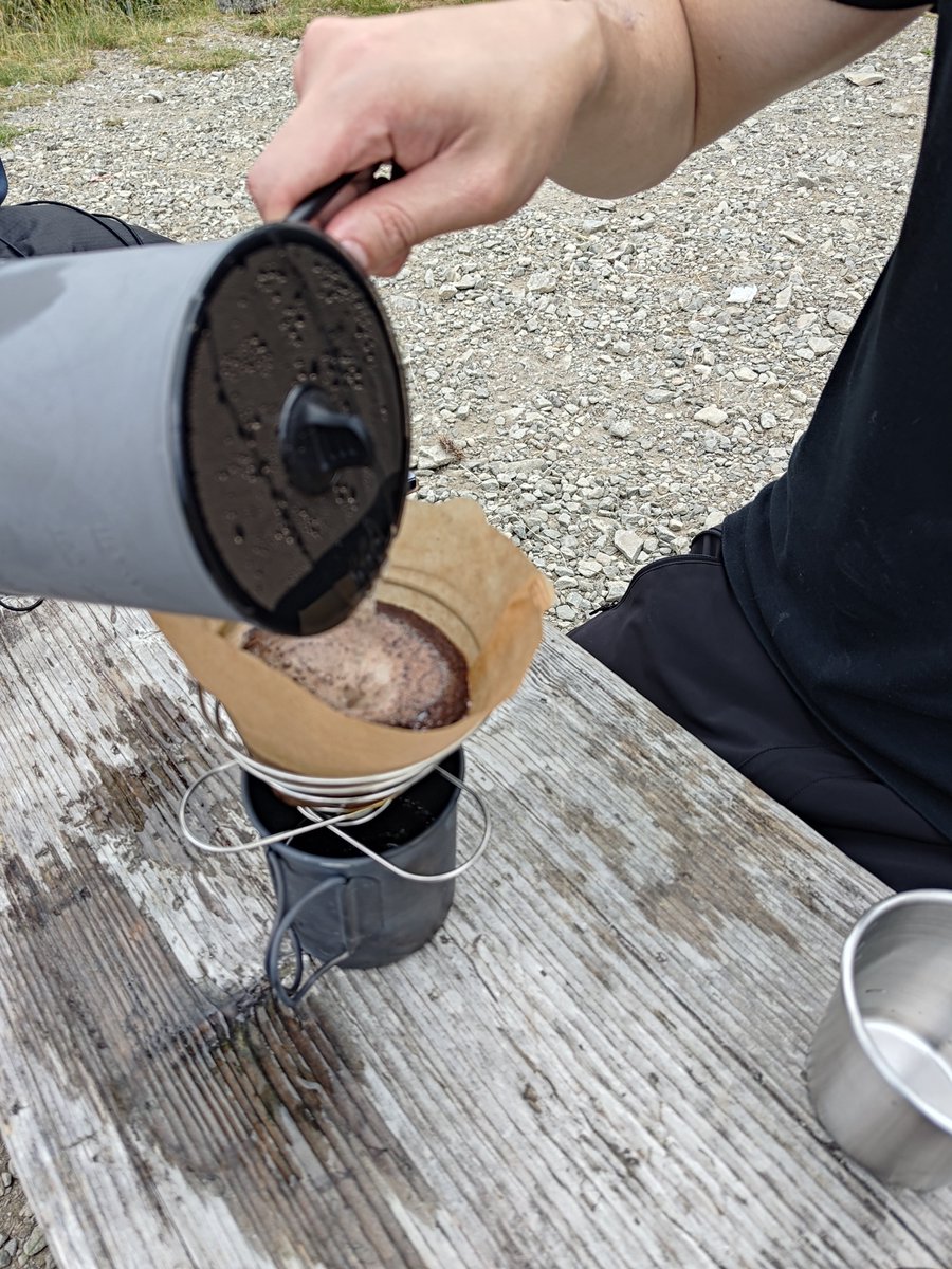 infravision011's tweet photo. 山頂でプロの淹れるコーヒーを頂く https://t.co/VpfrpMEw6m