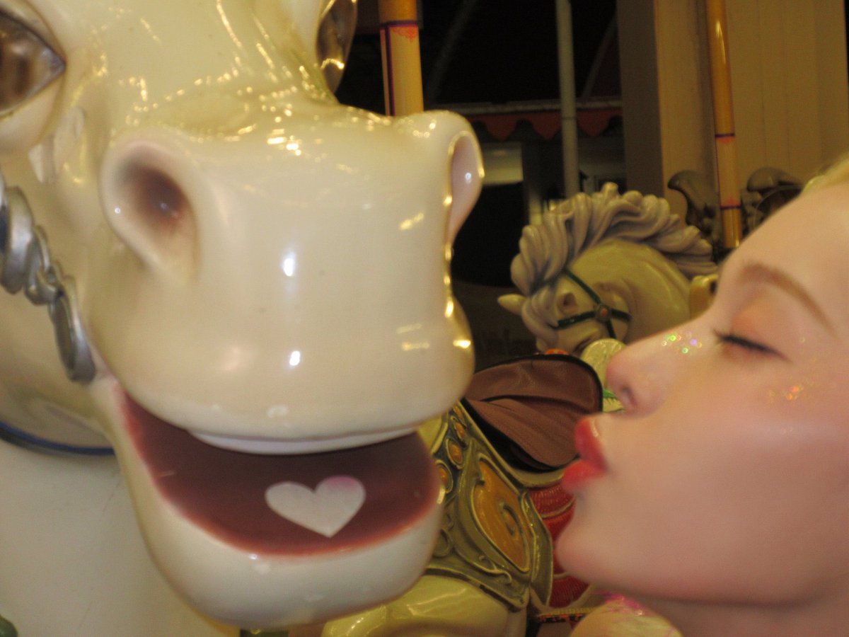 Mijenong's tweet photo. One little wink, one tiny secret, and a carousel that’s keeping it safe for me. See you tomorrow. 💋 #KISSNTELL https://t.co/4eaD9t1UqK