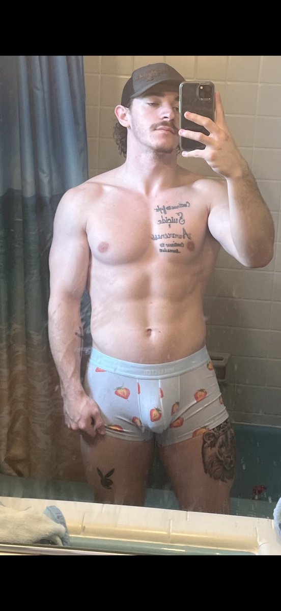 jakethebeefcak3's tweet photo. Cum see more of me🍆❤️ #GayTwitter #Gay #OnlyFans https://t.co/gdrPDVsSzr