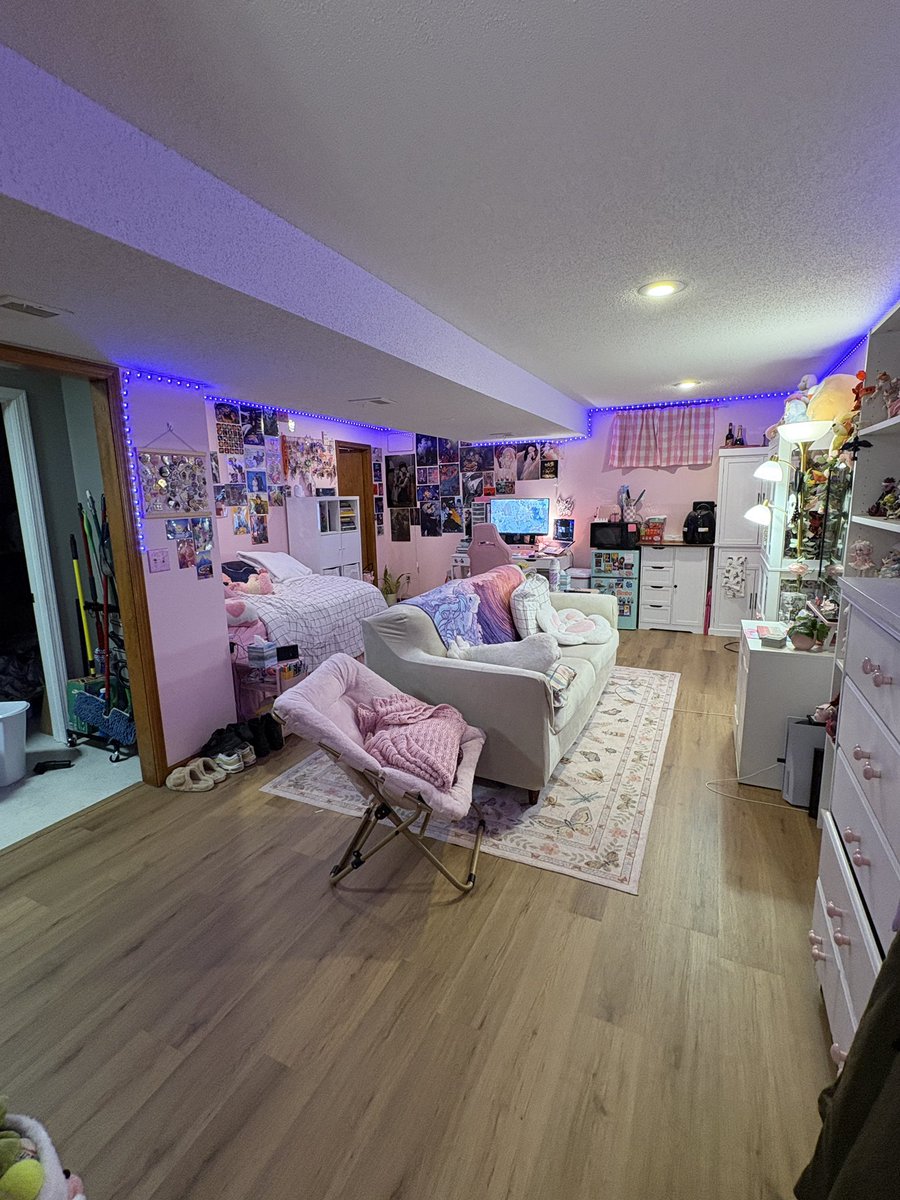 carnivorite's tweet photo. my ability to maximalise my space…. before and after moving in to the basement https://t.co/1XUd5UxHXw