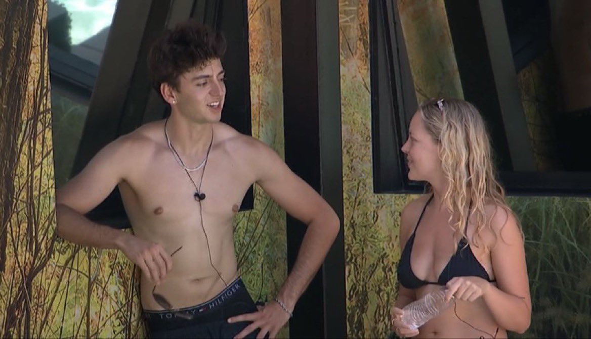 dsrteagles's tweet photo. like/rt to be added to melodrew/drewlody gc ⭐️#bb28 https://t.co/pWg9b08RfS