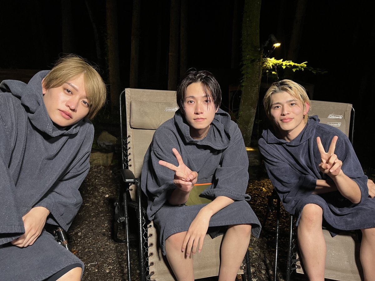 oricon's tweet photo. timelesz橋本将生＆猪俣周杜＆篠塚大輝、
「日本一になりたい」夢を語り合う🐣

山梨＆長野の避暑地を満喫✨️
“唯一の同期”3人の本音トークも見どころ
https://t.co/cWqxthxG8M

📺️25日放送『土曜はナニする！？』 https://t.co/QrbnorQRDg