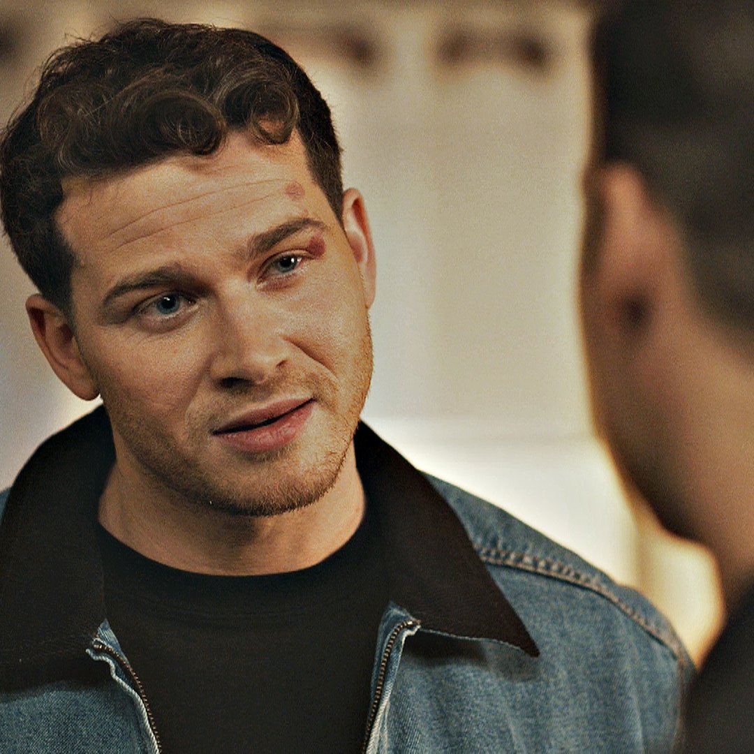 softestbuckley's tweet photo. i'm sorry but am I seriously expected to believe that this wasn't the moment eddie realized he's in love with buck? https://t.co/yxv9VfZokj