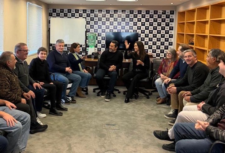 Potencia1ra's tweet photo. Reunión de equipo en la sede de @repunidosCABA a cargo de la líder de  @potencia + @MSRepublica @eugetale, donde se delinearon los puntos de partida para el crecimiento del espacio,con la presencia de los dirigentes de la Pcia de Bs As @SusanaLacabe @BonnetLeandro @RicBenedetti https://t.co/TF9jJnGA6Y
