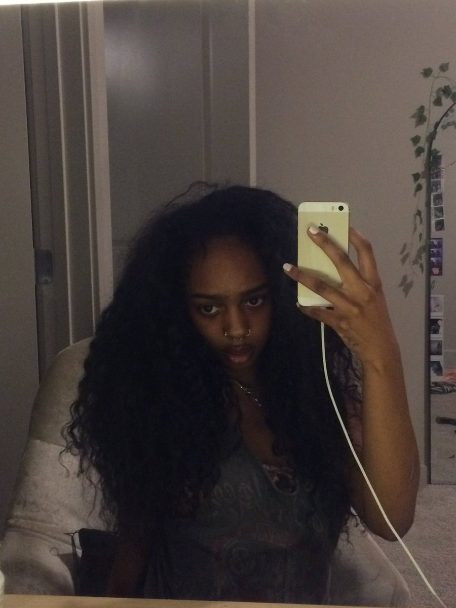 queenidreea's tweet photo. I luv iphone5 flicks https://t.co/FFCPl8Vskv