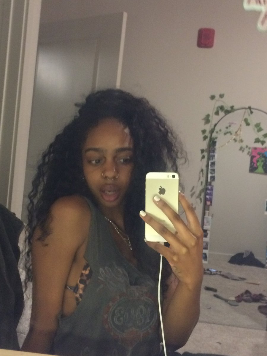queenidreea's tweet photo. I luv iphone5 flicks https://t.co/FFCPl8Vskv