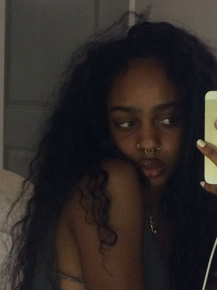 queenidreea's tweet photo. I luv iphone5 flicks https://t.co/FFCPl8Vskv