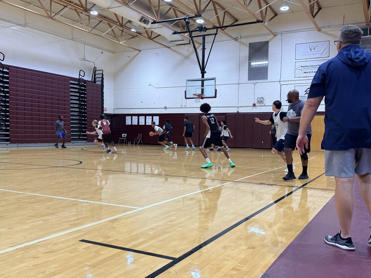 ShadySpringbas2's tweet photo. Shady defeats Woodrow Wilson in the semifinals of the Beckley Summer League 72-47. Championship 6:30 vs winner of Wyoming East Greater Beckley. Watching our alumni play on the other court! #outworkeveryone https://t.co/UopWBxG1TJ