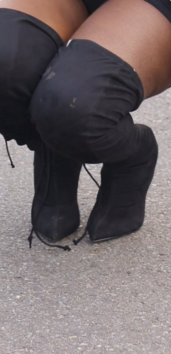 HenryBrome_'s tweet photo. @_adjoatee Why you no wash the boot?? https://t.co/isqc4pD5Am