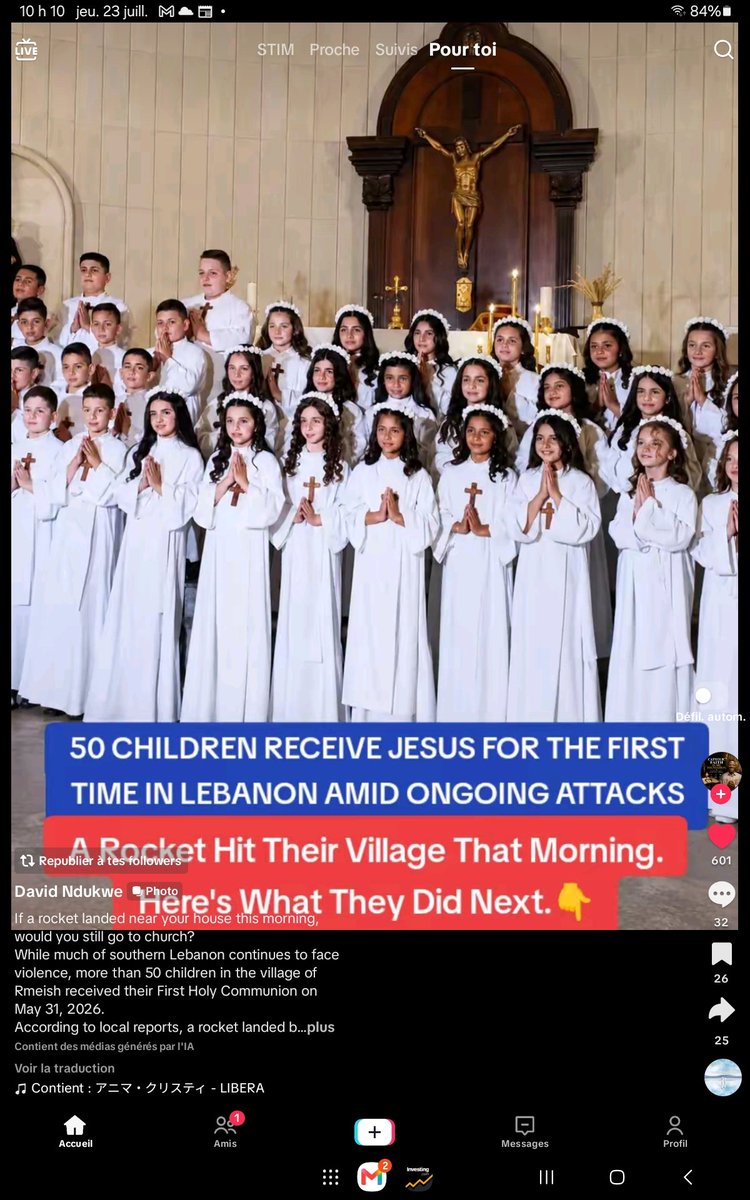 Perron6Martin's tweet photo. Liban,malgré un missile lancé sur leur village,50 jeunes se rendent à l'église pour recevoir la première communion. https://t.co/9rVq1PVttv