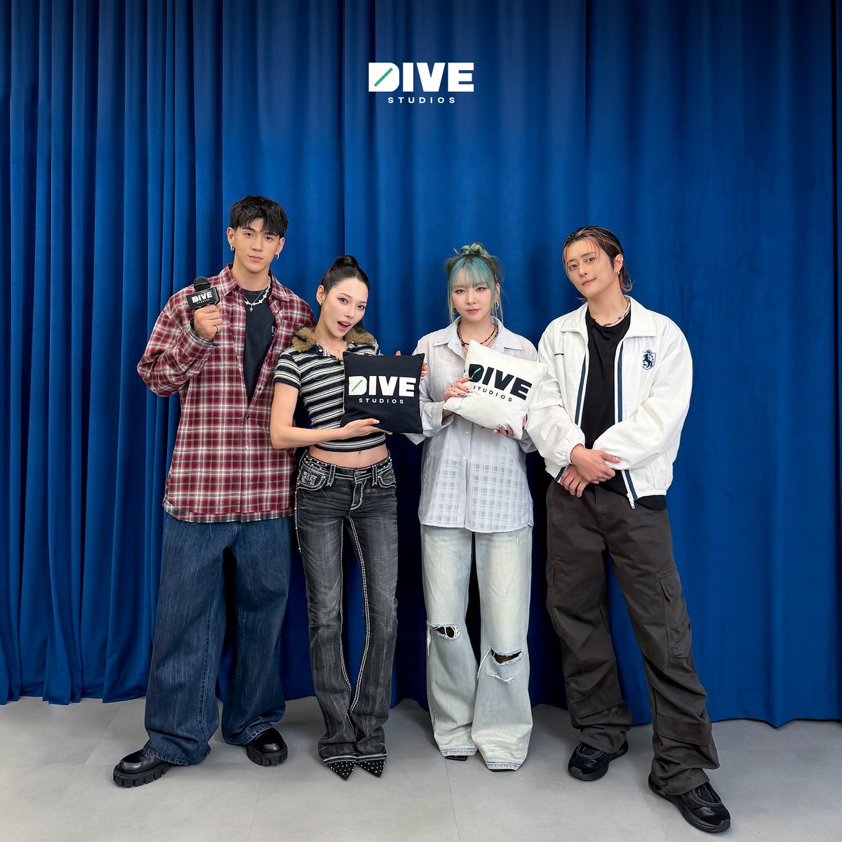 thedivestudios's tweet photo. KARD (@KARD_Official) pulled up to DIVE and we're SO ready 🃏

Don't miss the content coming your way hiDden KARD!👀

GUESS the Artist with KARD:
🔗 https://t.co/6Xt3RcY0pv

@_bigmatthewww @jeonjiwoo1004 @official_DSP

 #KARD #카드 #DIVEStudios #WhereToNow #NOWHERE https://t.co/83Oc2hqaVZ