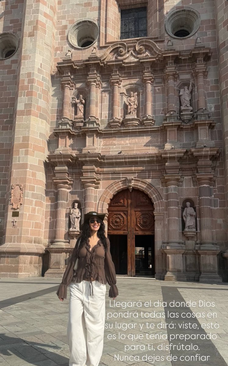 isaLaferte10's tweet photo. Yo solo quiero decir: MUCHO ÉXITO MI CHAPARRITA BELLA ESTA NOCHE 🙏🏻🙌🏻
Ya casi termina EL QUE SE ENAMORA PIERDE 🎭 y estoy muy orgullosa de mi beba #ManelykGB https://t.co/FKGixBEZQ1